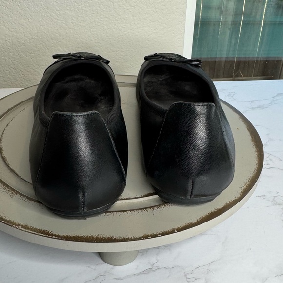Vionic Orinda Ballet Flat Women’s US 8.5 Black Leather Bow Cap‑Toe Flats - Picture 4 of 6